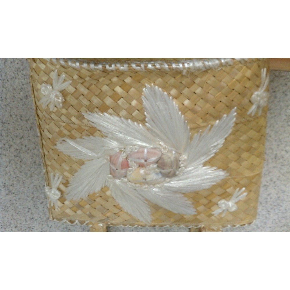 vintage straw purse, vintage straw handbag, seashell floral design